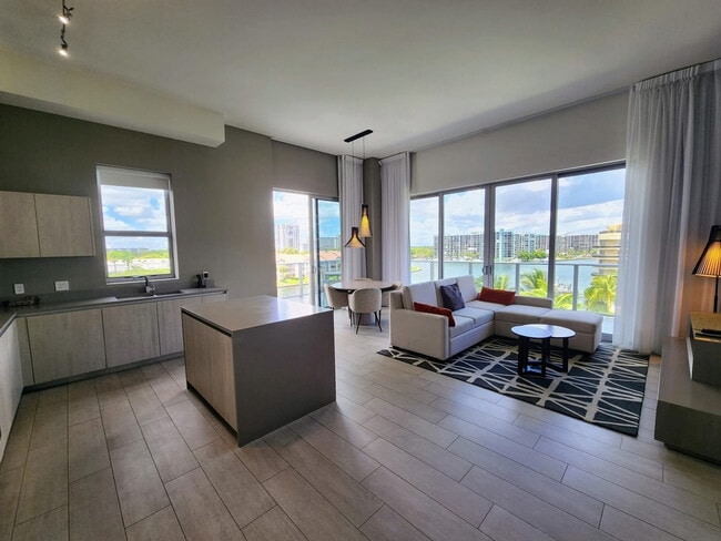 Building Photo - 2721 Hallandale Beach Blvd