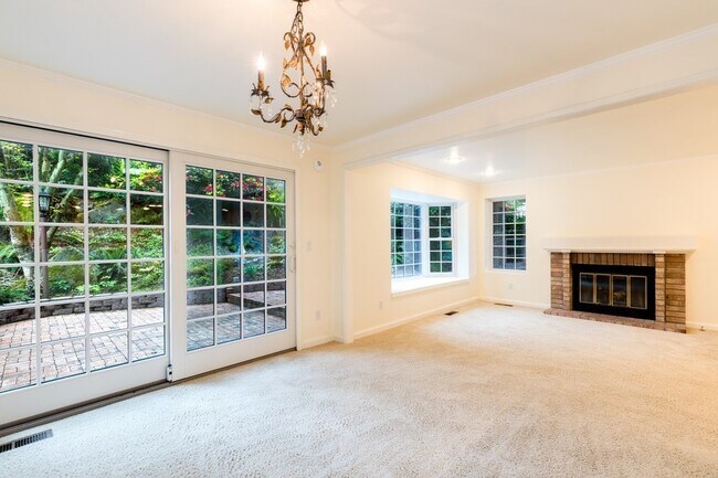 Foto del edificio - Upgraded 2 BR 2 BA Townhome in Redmond