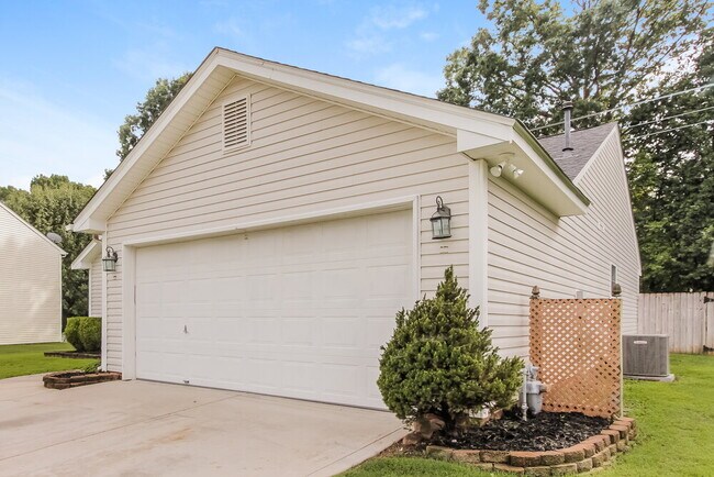 Building Photo - 4733 Aldersbrook Dr