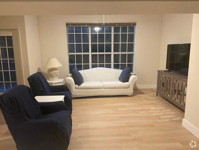 Building Photo - 221 Colima Ct