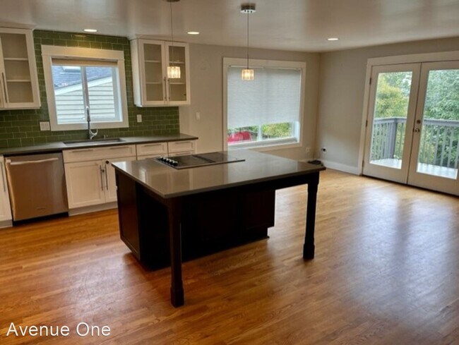 Building Photo - 3 br, 2.5 bath House - 2904 4th Ave W