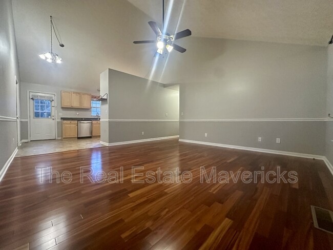 Building Photo - 695 Prater Rd