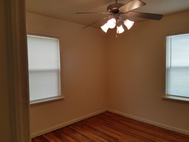 Upstairs bedroom - 332 E Utopia Ave