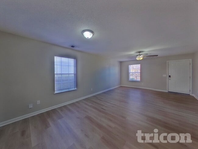 Building Photo - 1952 Lake Carolina Dr