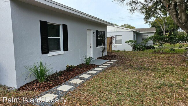 Building Photo - 2 br, 1 bath House - 3916 W La Salle St