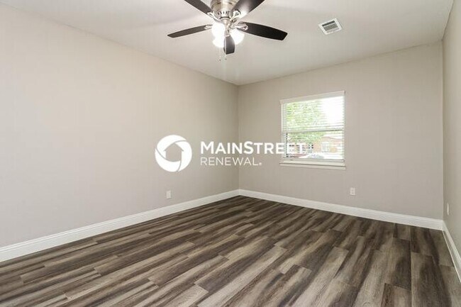 Foto del edificio - 4 Bedroom Pet-Friendly Home in Arlington, TX with Main Street Renewal