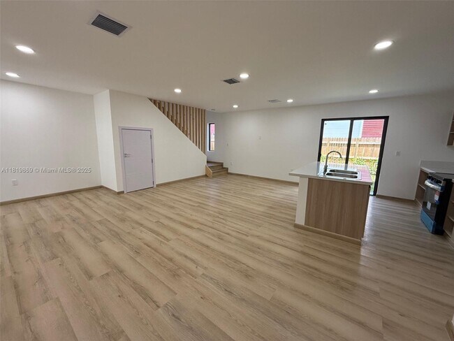 Foto del edificio - 936 NW 10th St