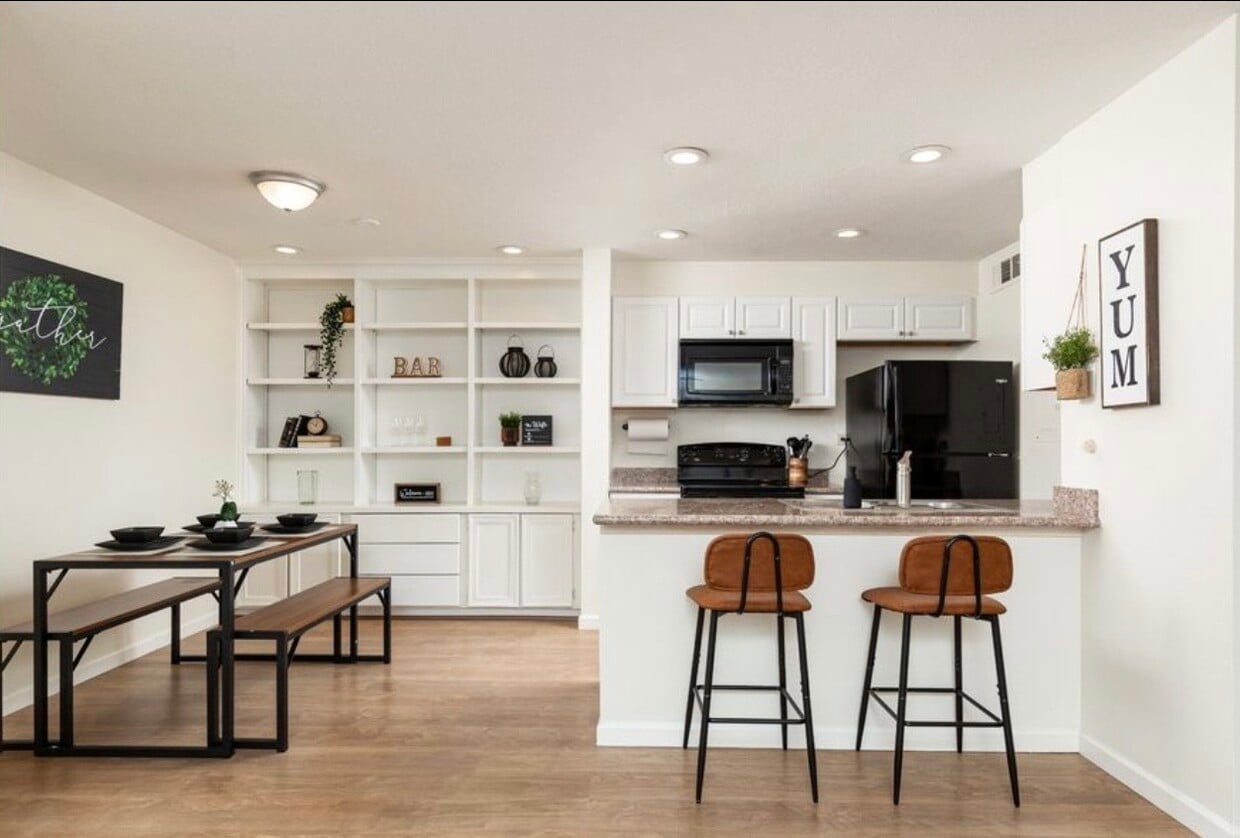 Foto principal - 8055 E Thomas Rd
