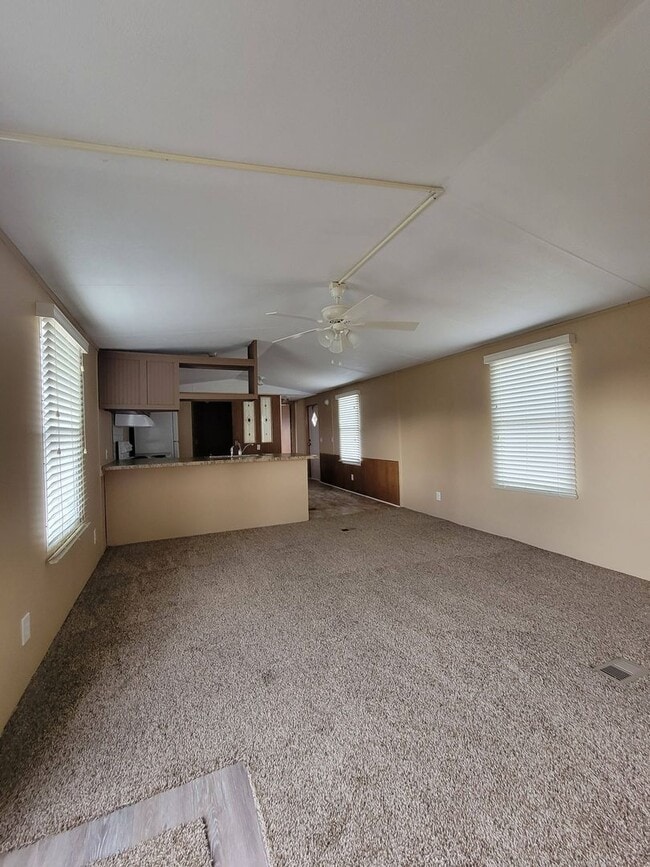 Building Photo - Ready to Move in