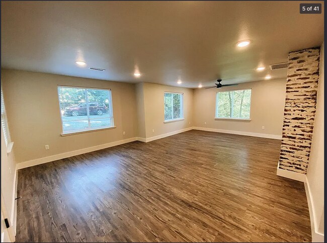 Foto del edificio - 112 S University Ave