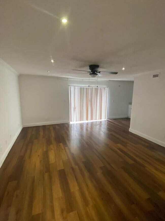 Foto del edificio - Large One Bedroom One Bath First level Condo