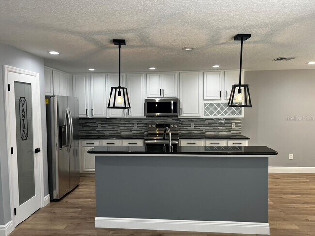 Foto del edificio - 2705 Wild Tamarind Blvd