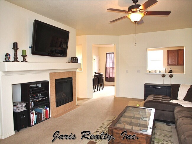 Building Photo - Fantastic Latigo Townhome Near Dining, Sho...