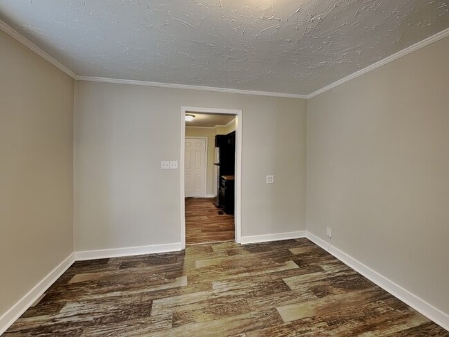 Building Photo - 2219 Whalen Ave