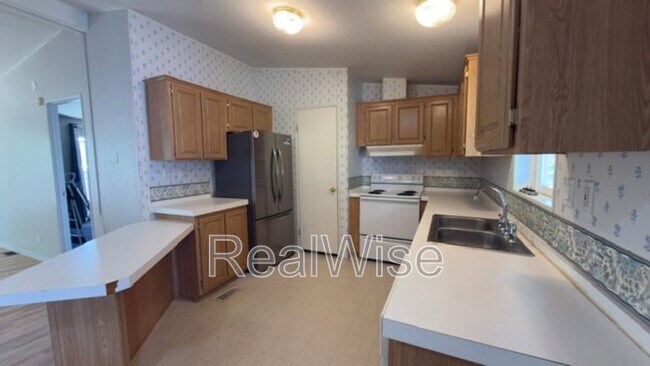 Building Photo - 2032 NE Klamath Ave