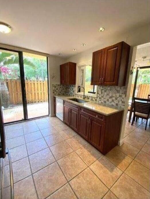 Building Photo - 5705 Fox Hollow Dr
