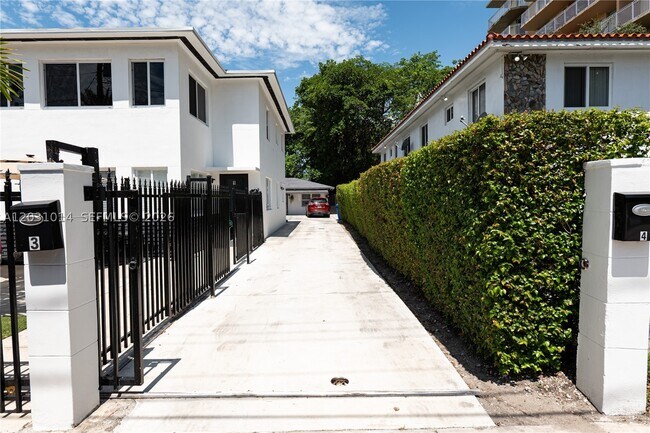 Foto del edificio - 2240 SW 16th St