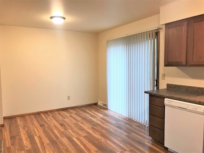 Dining Room, Patio Door - 2841 Coolidge St