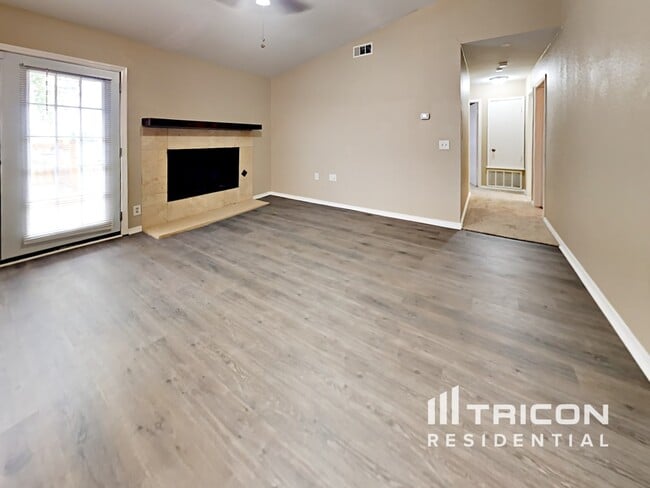 Building Photo - 14615 Hillside Ridge
