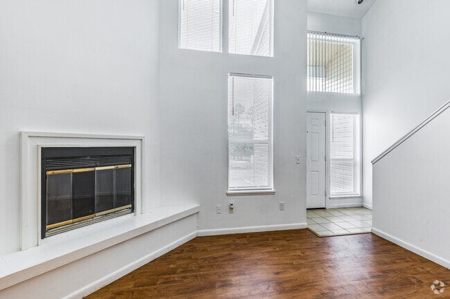 3 BR, 2 BA - 1,100SF - Timberland Apartments