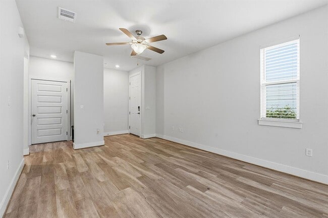 Foto del edificio - 7105 Silver Star Ln