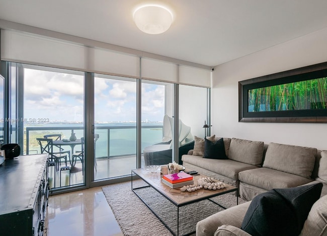 Building Photo - 2bed/2.5ba unit w/ breathtaking, unobstructed Bay views!