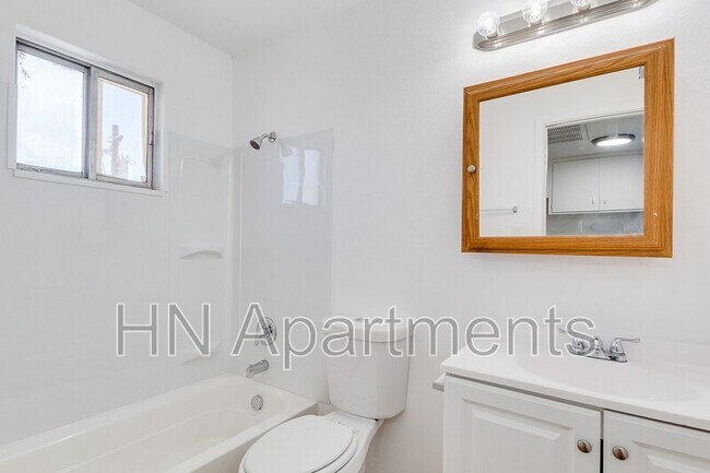 Building Photo - 3319 N 32nd St