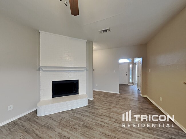 Building Photo - 2834 Coral Dr