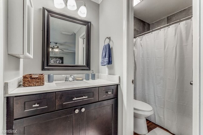 Building Photo - 3 br, 2 bath Duplex - 3148 Royal Lane