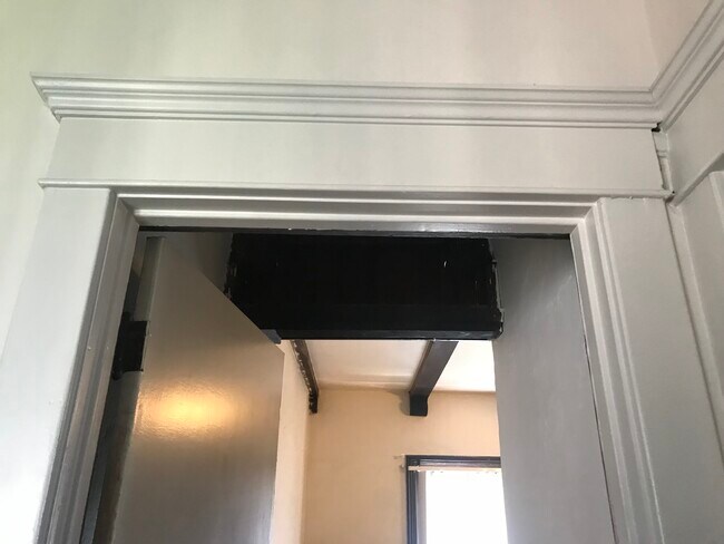 Building Photo - 1430 W 27th St