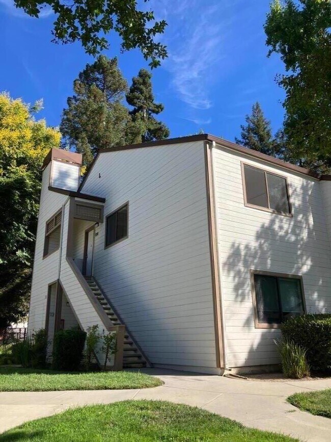 Foto del edificio - 1391 Meadow Ridge Cir