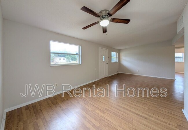 Building Photo - 5814 W Legrande St