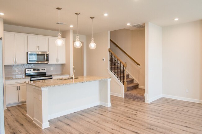Foto del edificio - Beautiful Gallatin Townhome w/ Appliances!