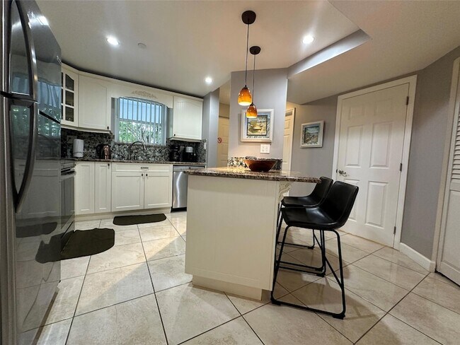 Foto del edificio - 17801 N Bay Rd