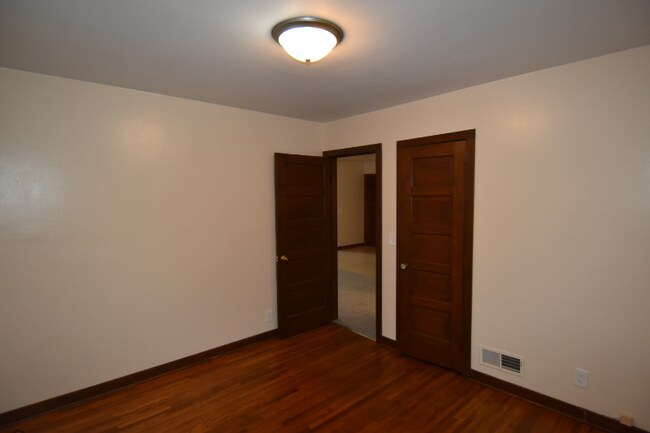 Foto del edificio - 1129 N Elm St