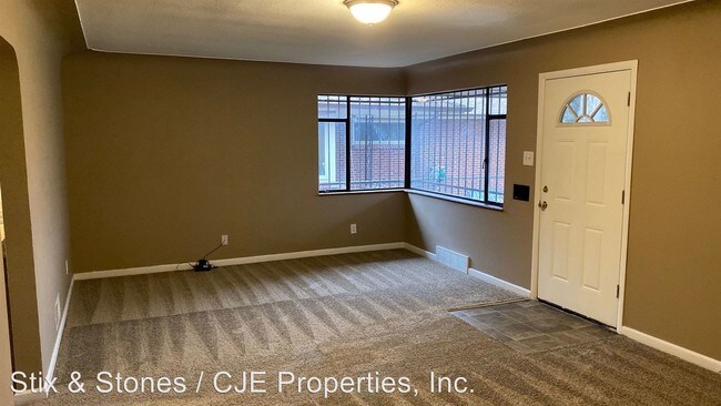 Foto del edificio - 3645-3647 Hudson St