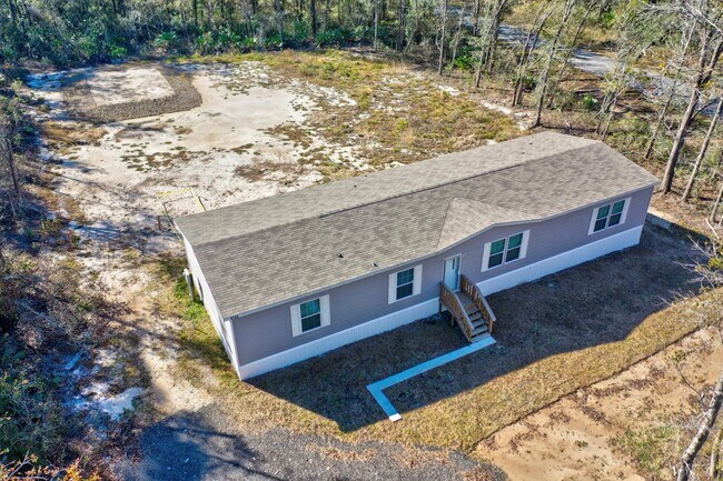 Foto del edificio - Huge 5 Bedroom 3 Bathroom Hastings Home Located w/ 1 Acre