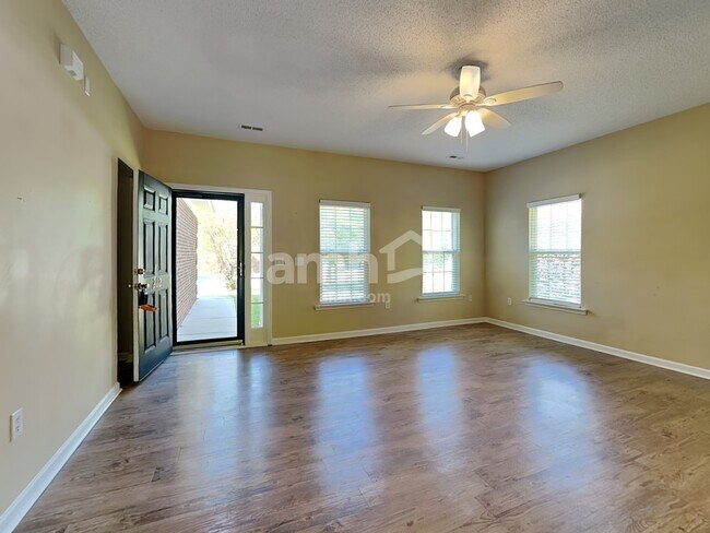 Building Photo - 202 Mare Ct