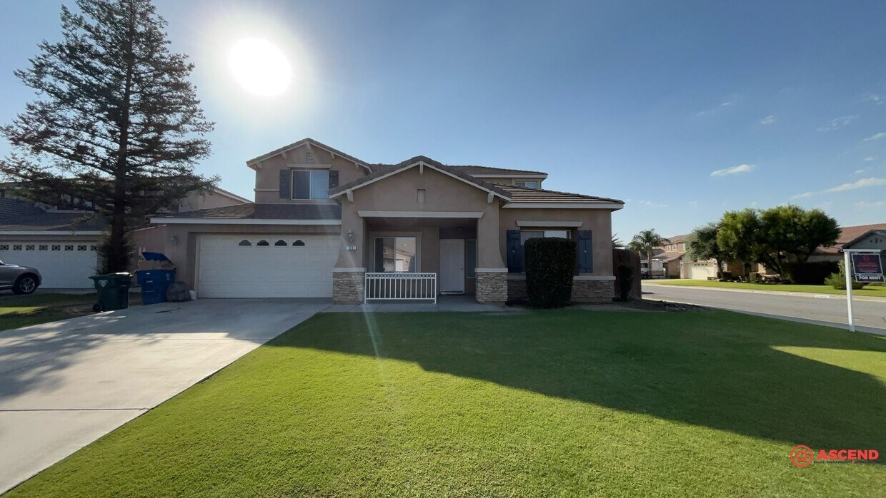Foto principal - Splendid 5 Bedroom Off Westside Parkway!