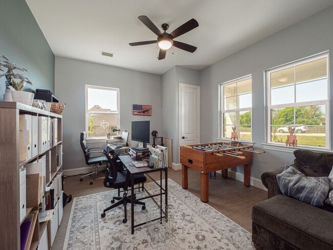 Foto del edificio - open concept 4bd - rent to own