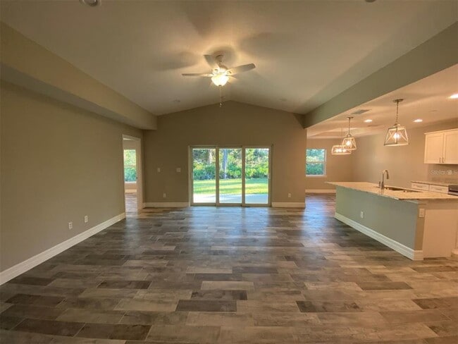 Foto del edificio - 129 Glades Dr