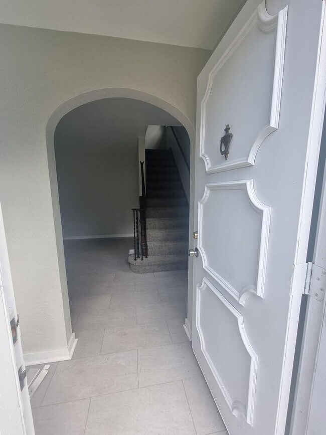 Foto del edificio - Beautifully remodeled 3-bedroom, 1-bath in...