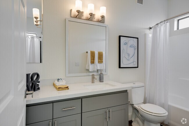 2HAB, 2BA - 961SF - Portola South Mountain