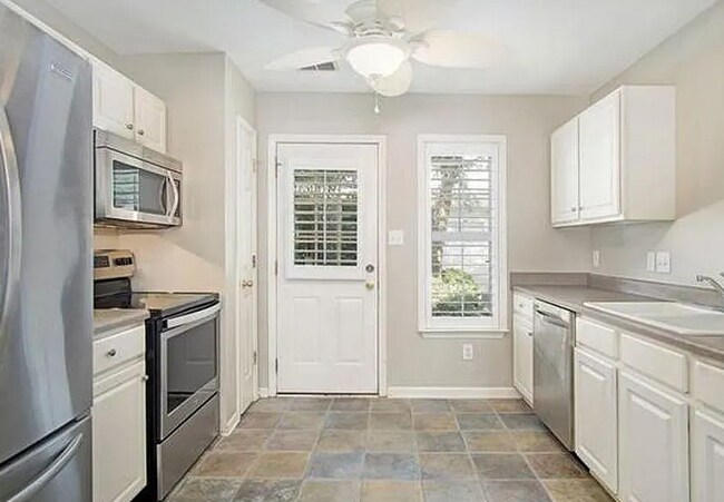 Foto del edificio - 17365 Villanova Rd