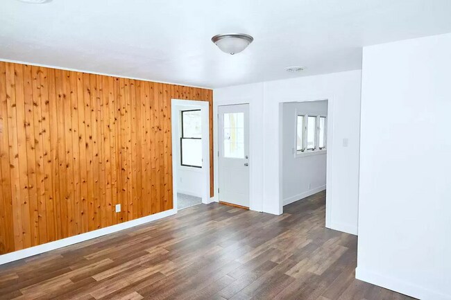 Foto del edificio - Beautiful Recently Renovated 2-Bedroom Hom...