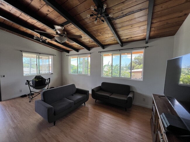 Living Room - 1810 Kilohi St