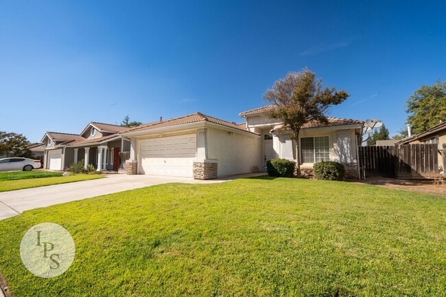 Building Photo - North West Fresno Home, 3BR/2BA, Built 199...
