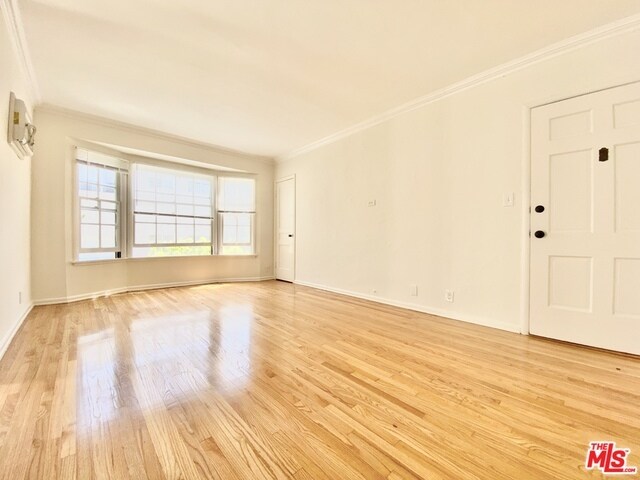 Foto del edificio - 2254 N Beachwood Dr