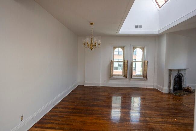 Foto del edificio - 219 W North Ave