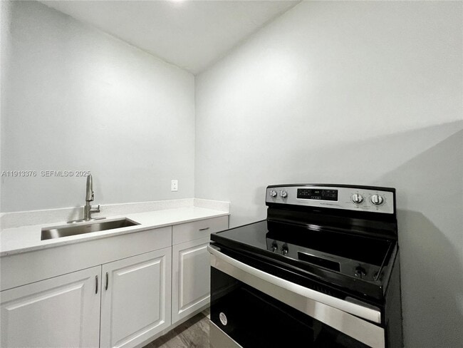 Foto del edificio - 806 NW 7th Terrace